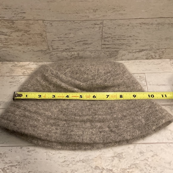 Vintage Banana Republic Lamb’s Wool/Angora Rabbit Hair Bucket Hat - Picture 3 of 6